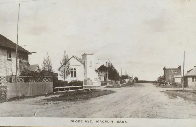 Globe Avenue, Macklin