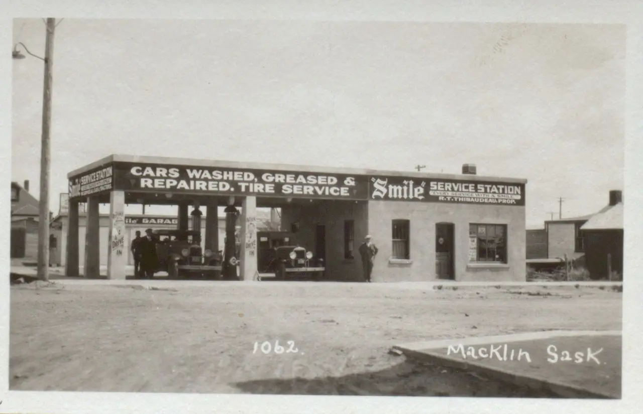 Smile Service Station, Macklin, about 1930