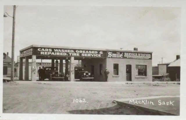 Smile Service Station, Macklin