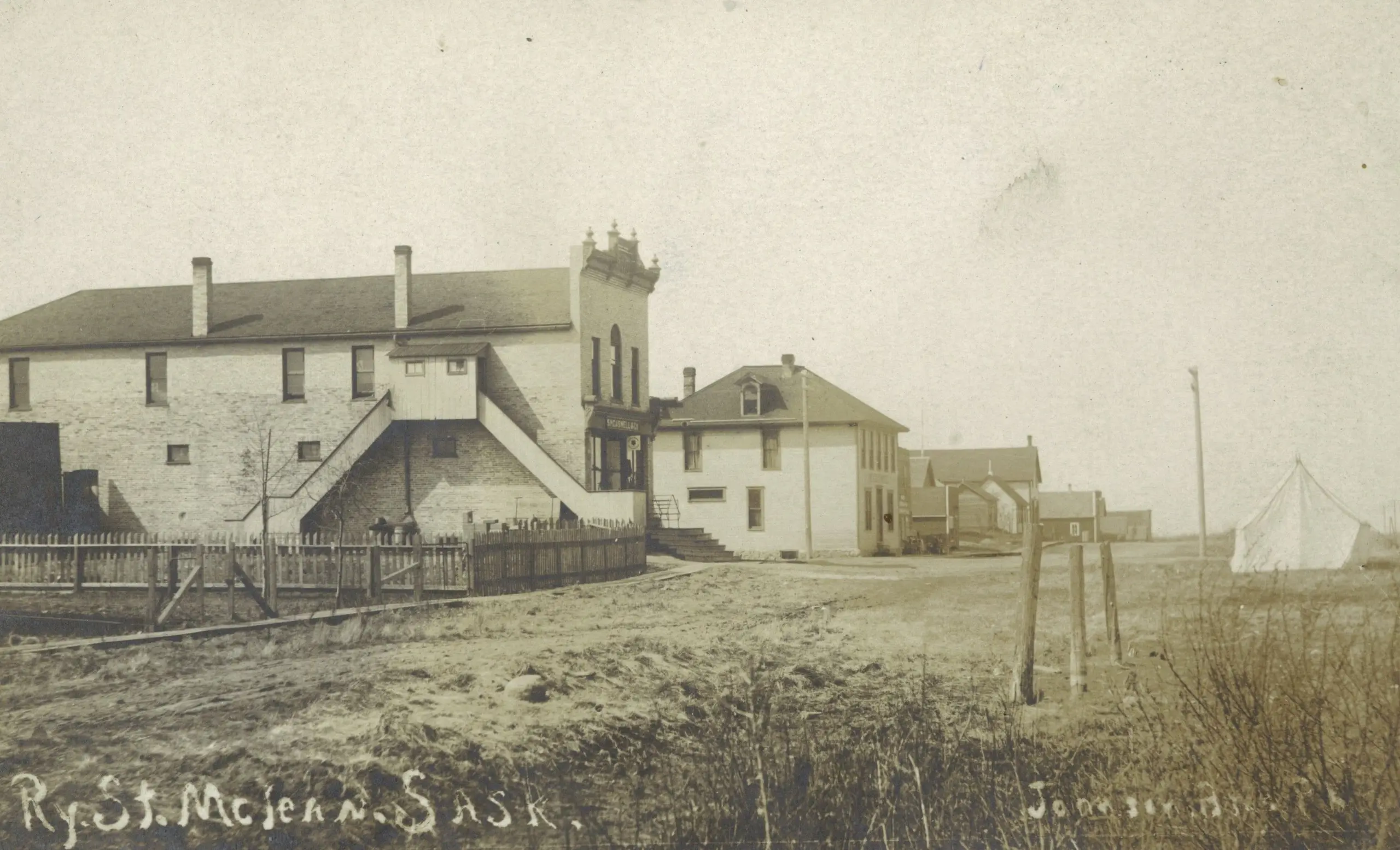 Railway Street, Macklin
